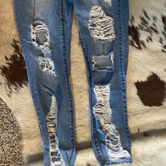 Distressed holey jeans - Picture 3 of 4